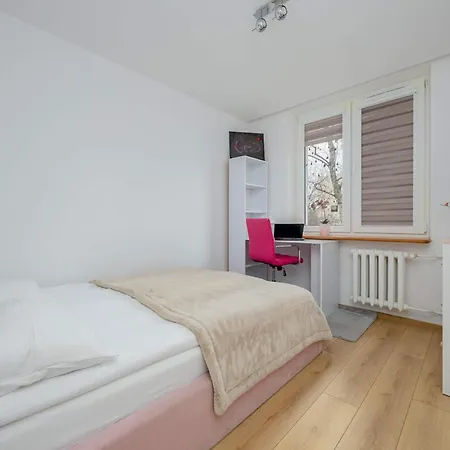 Apartment Cosy & Bright With Parking By Renters *
