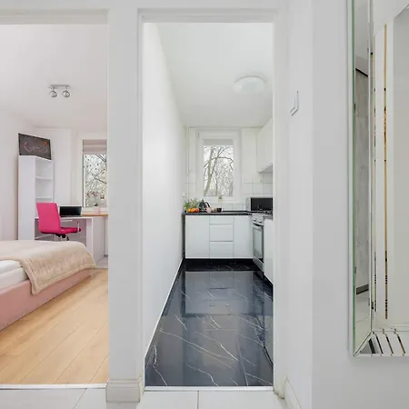 Cosy & Bright With Parking By Renters Warsaw