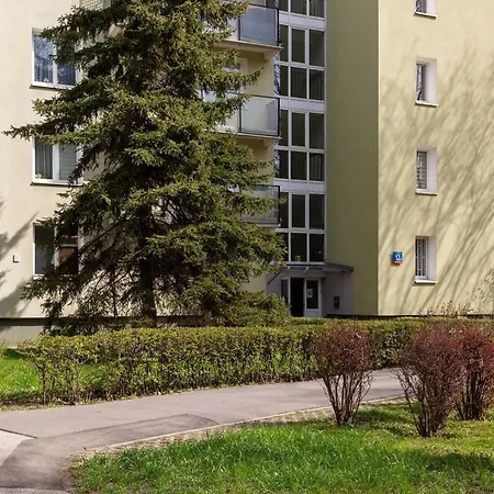 Cosy & Bright With Parking By Renters Apartment