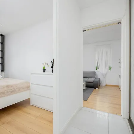 Apartment Cosy & Bright With Parking By Renters