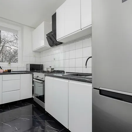 Cosy & Bright With Parking By Renters Warsaw