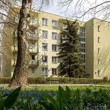 Cosy & Bright With Parking By Renters *